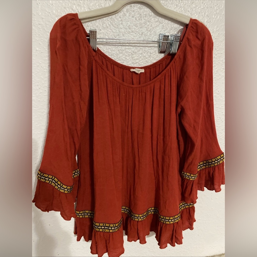 Easel flowy rust top